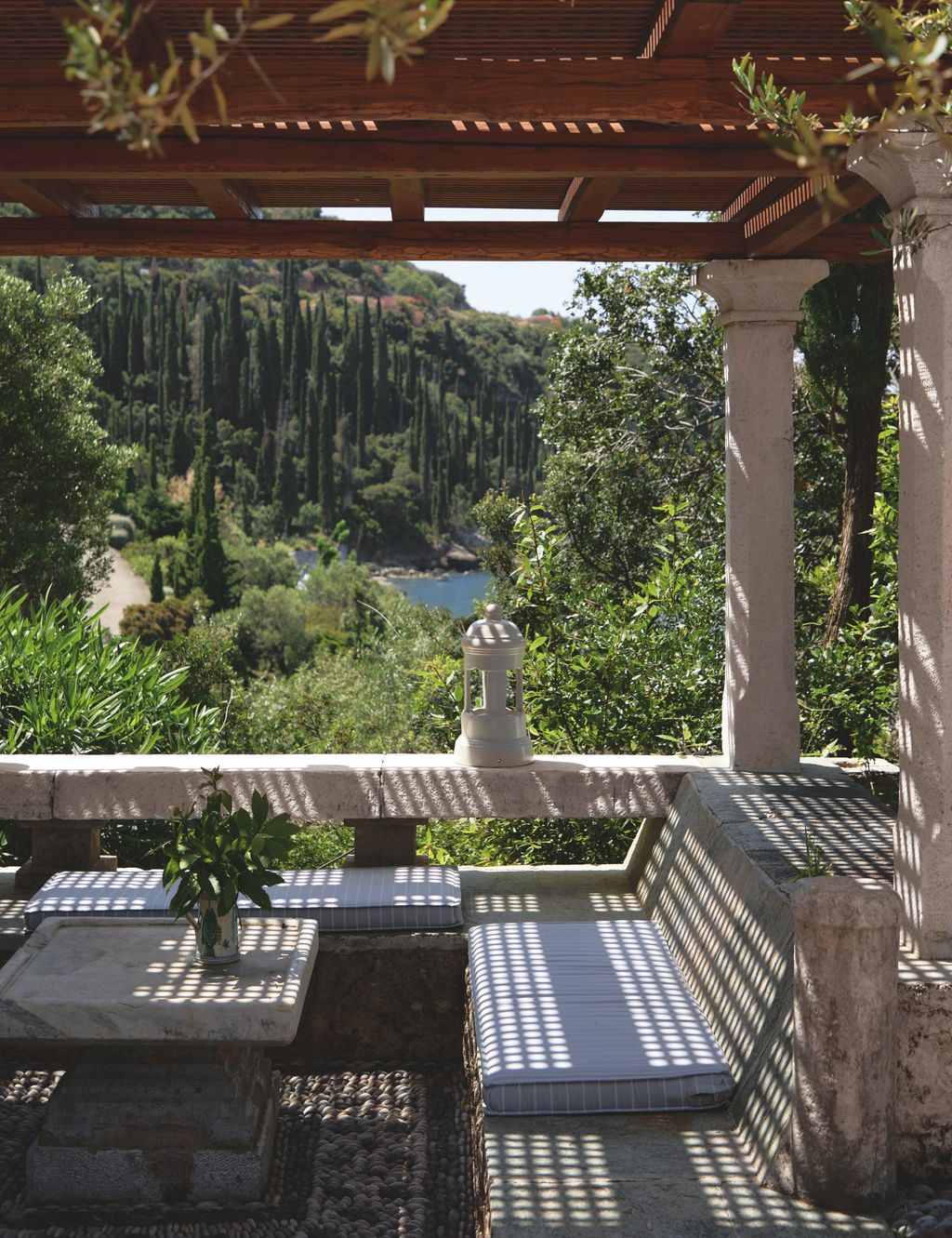 The upper exedra next to the house.