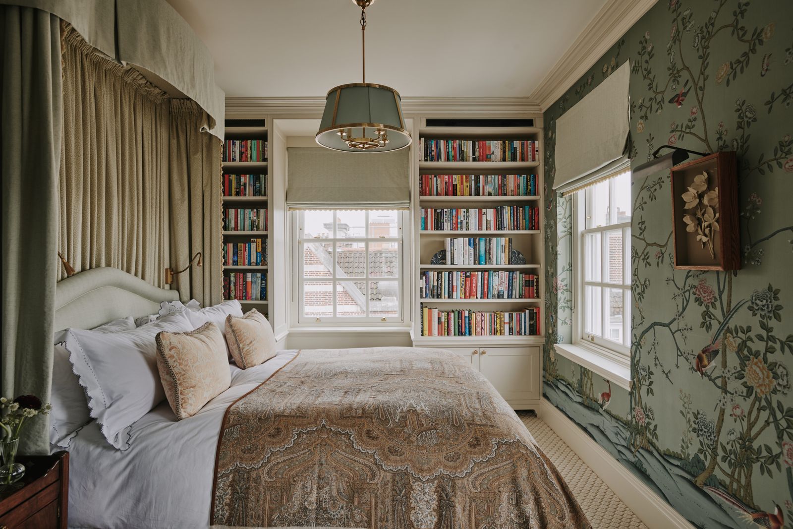 The de Gournay wallcovering in Earlham design elevates the interior. The Charles Edwards ceiling pendant has custom made...