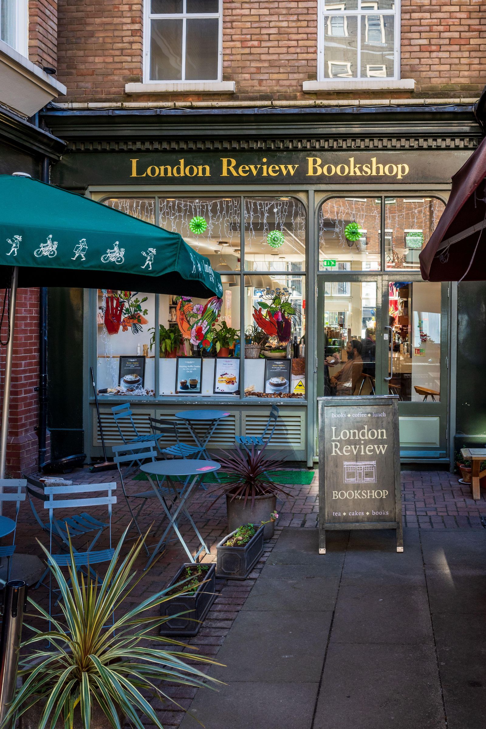 2J2KTCF London Review Bookshop and Cake Shop Cafe at 14 Bury Place Bloomsbury London London Review of Books Bookstore....