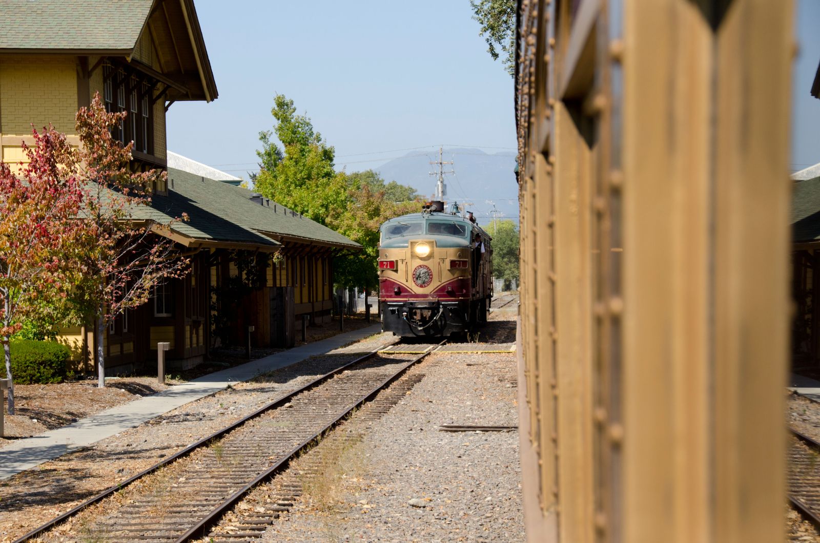 D2G5YH California Napa Valley Wine Train in train station.