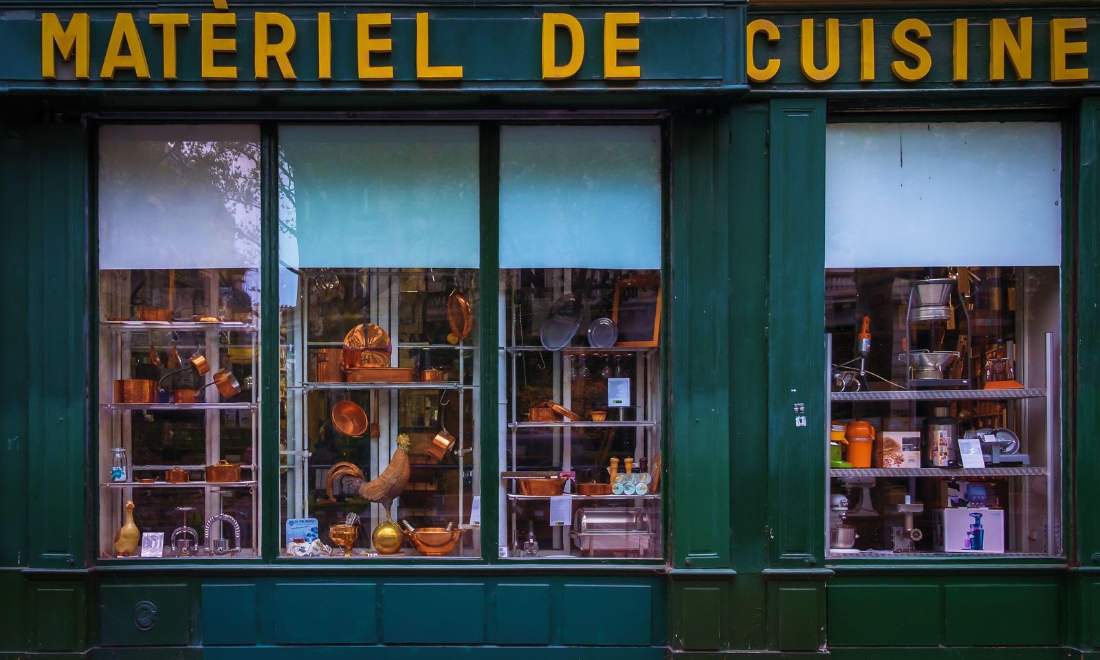 2FYY5RH Paris France Fev 2020 close up of E.Dehillerin shop window a Kitchenware shop in the 1St district of the capital