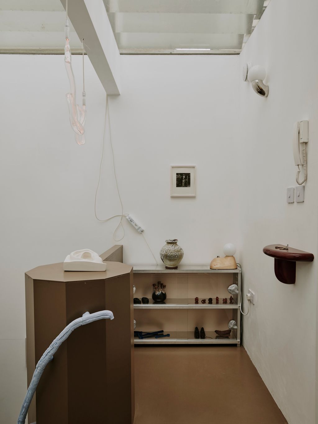 The hanging neon sculpture above the staircase is by Jochen Holz.