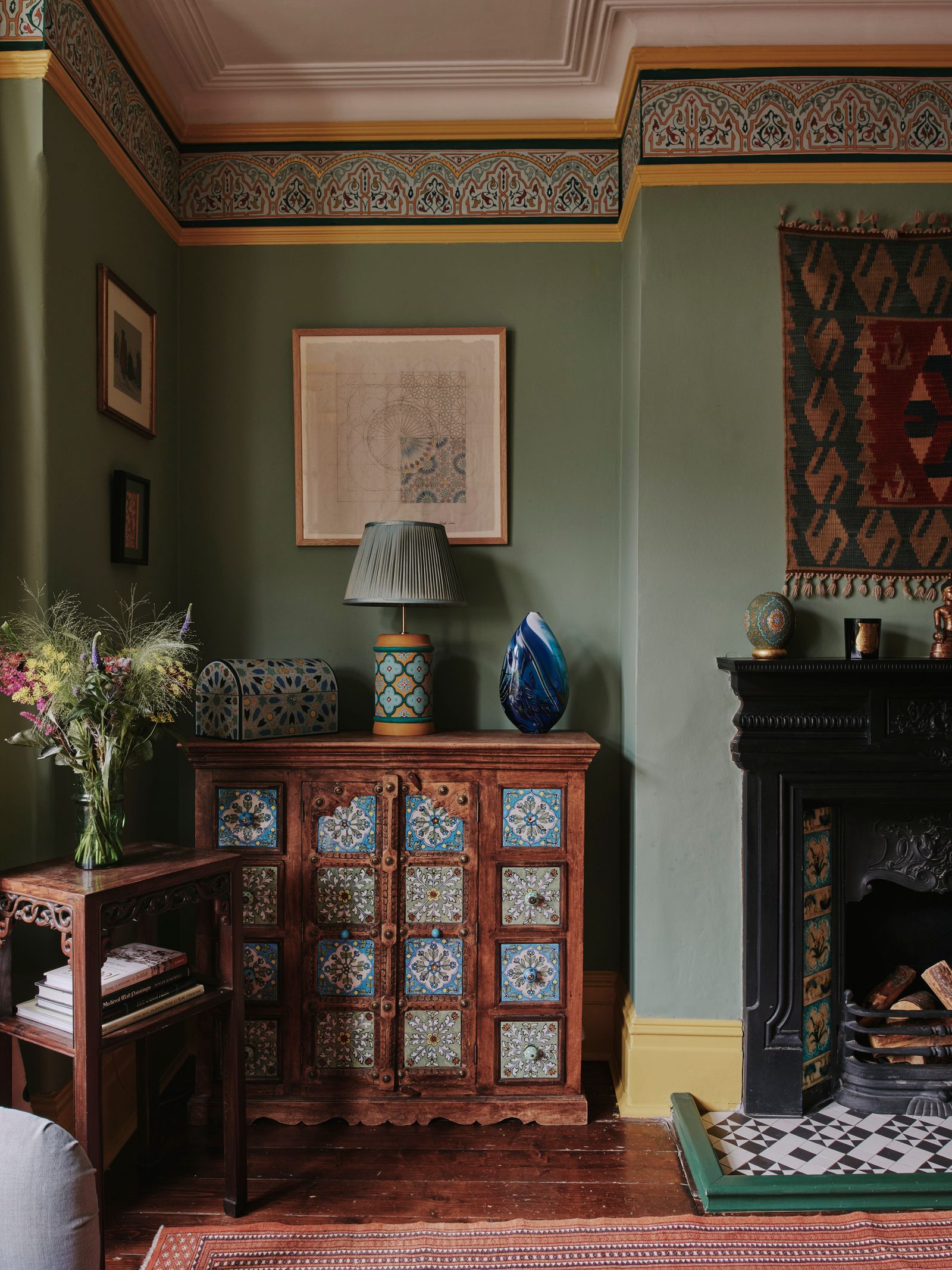 The geometric patterns characteristic of Islamic art are a showstopping form of decoration in artist Natasha Mann's...