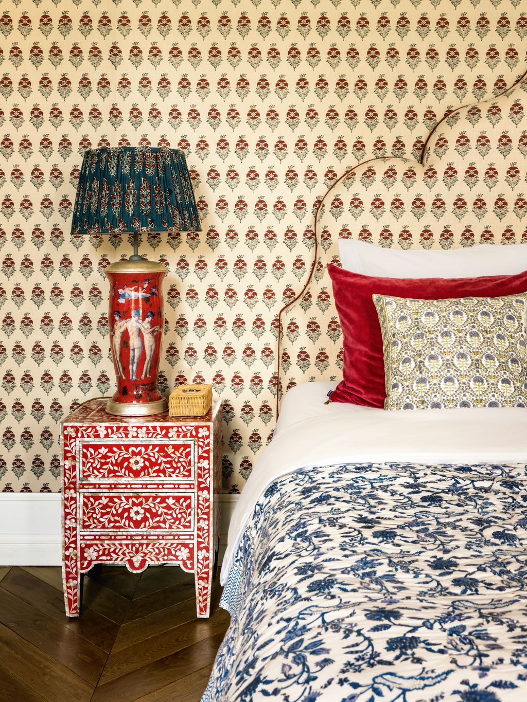 Robert Kimes ‘Field Poppy print on the walls and headboard sets the tone for this scheme in Laura Gonzalez's French...