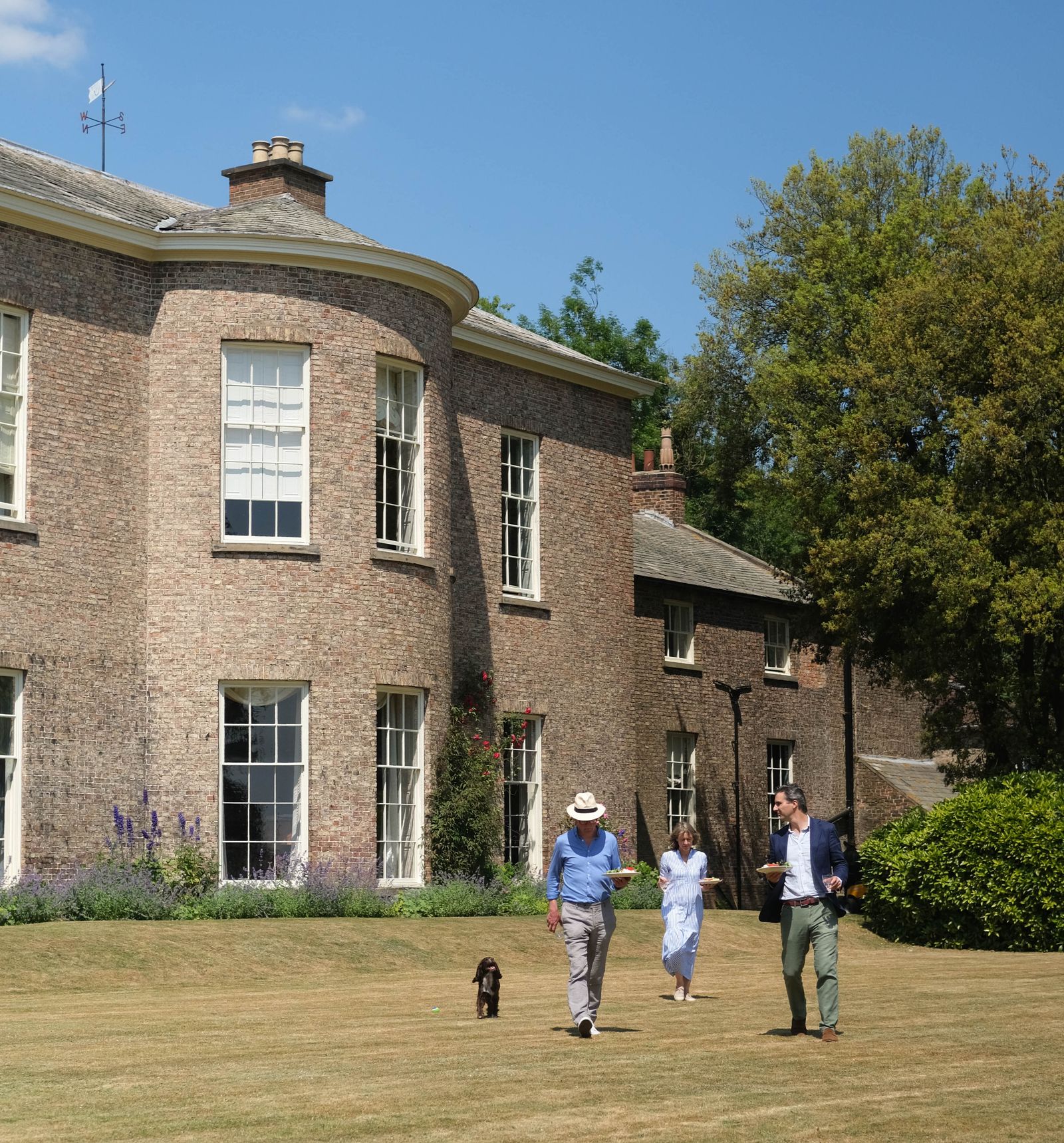 House  Gardens editor Hatta Byng invited The Calico Club to her Regency home Brockfield Hall