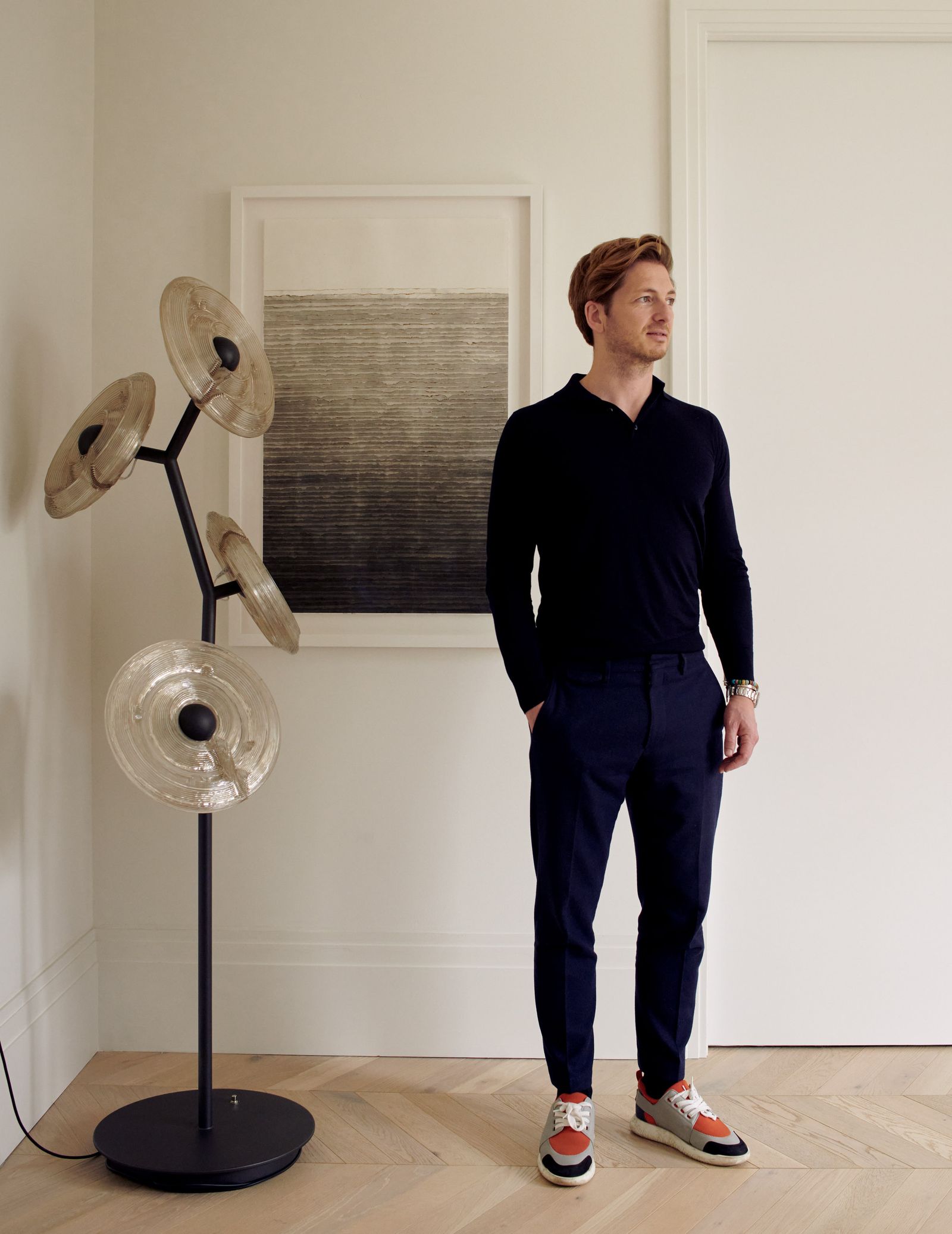 In the dining room a collage by Korean Artist Minjung Kim hangs next to a Sunflower lamp by Dirk van der Kooij.