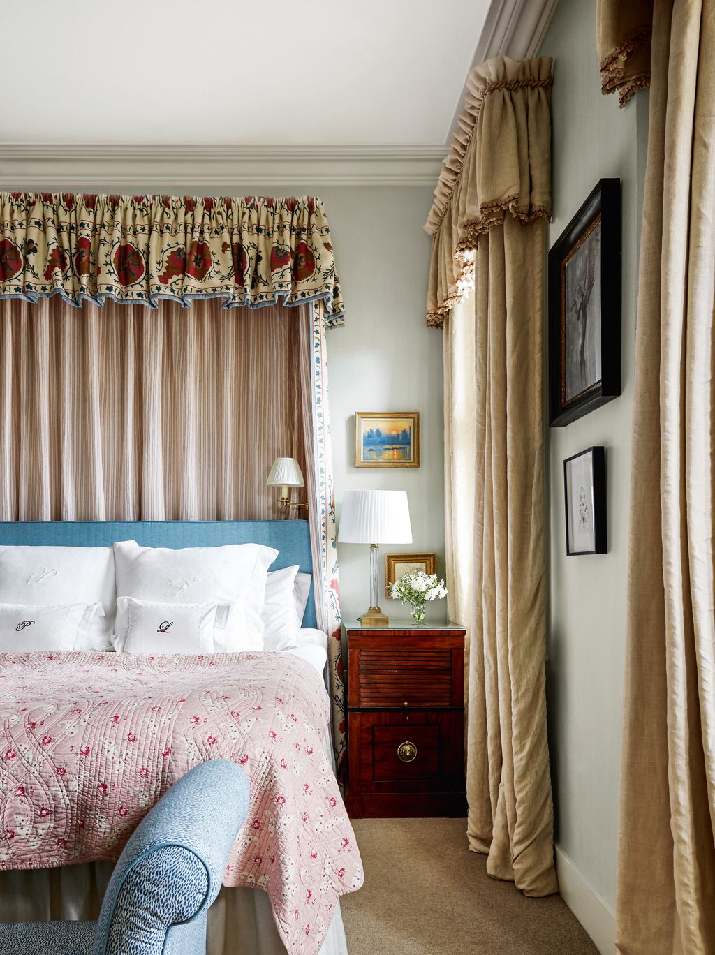 In the main bedroom walls painted with a drag effect are the backdrop for a bed tester in ‘South from Claremont edged in...