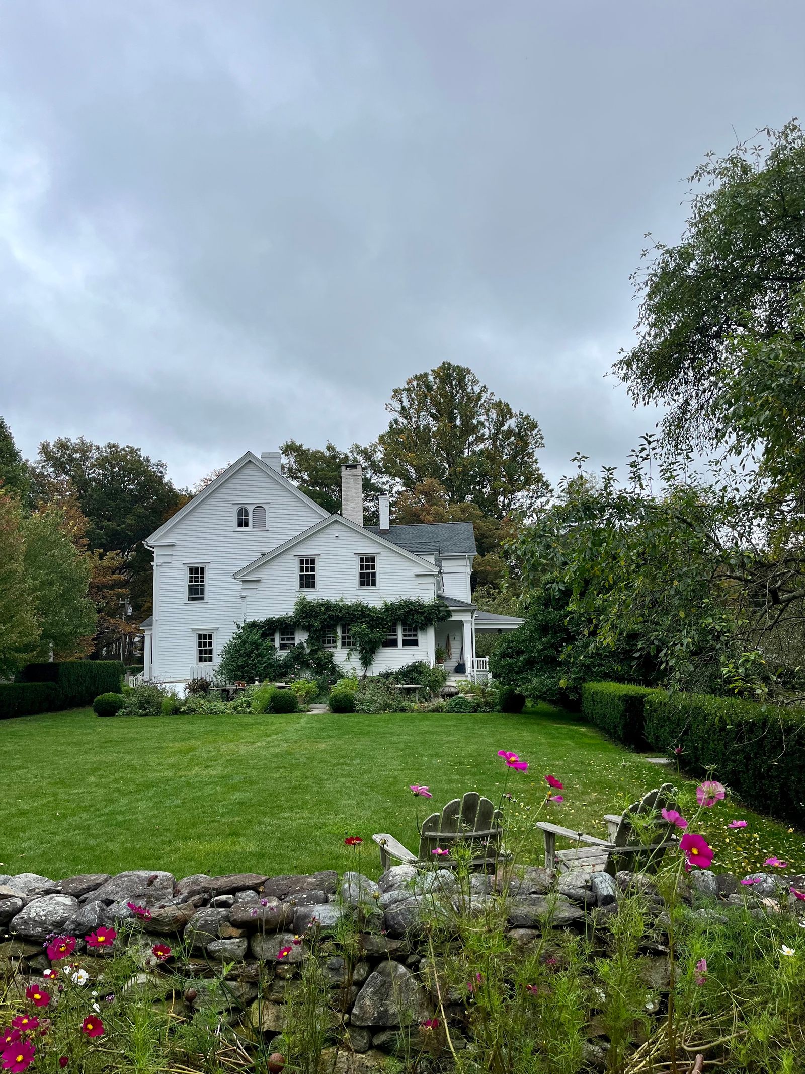 Inside an Englishwomans dahliafilled garden in Connecticut