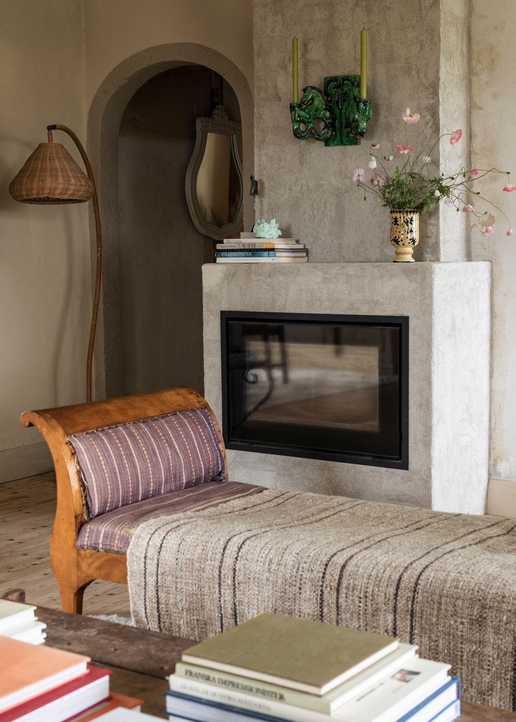 The candle wall sconce in this Swedish country house is quite different from the norm. It comes from the South of France...