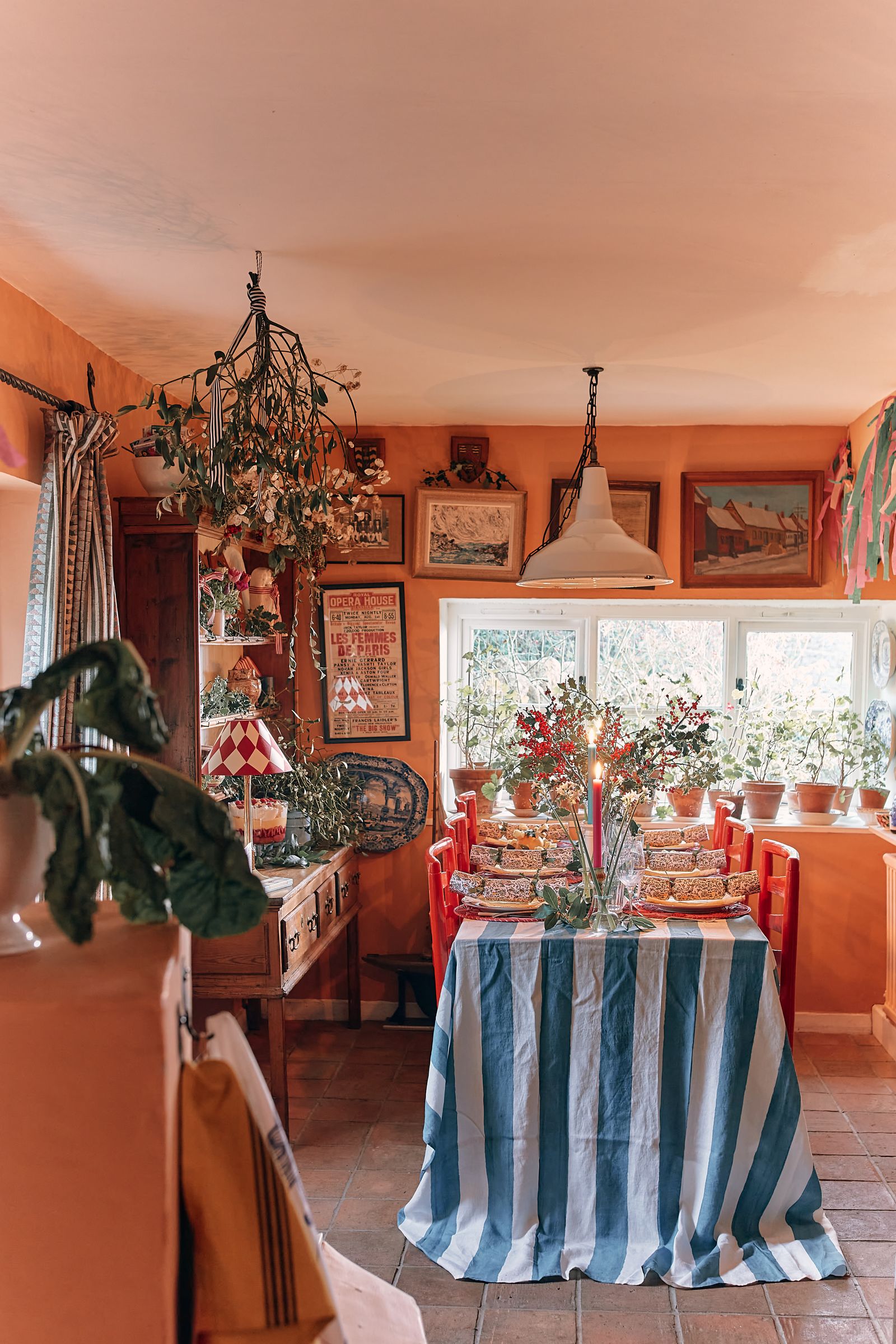 A maximalist Christmas at Sean Pritchard's 17thcentury Somerset cottage