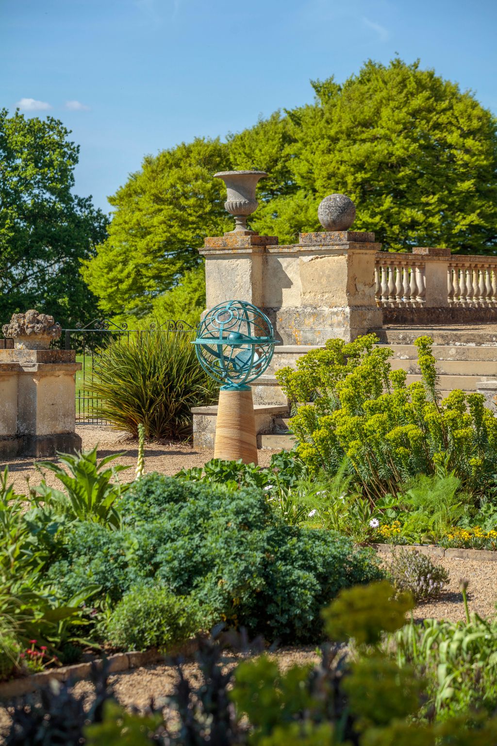 Image may contain Architecture Building House Housing Villa Garden Nature Outdoors Plant Vegetation and Tree