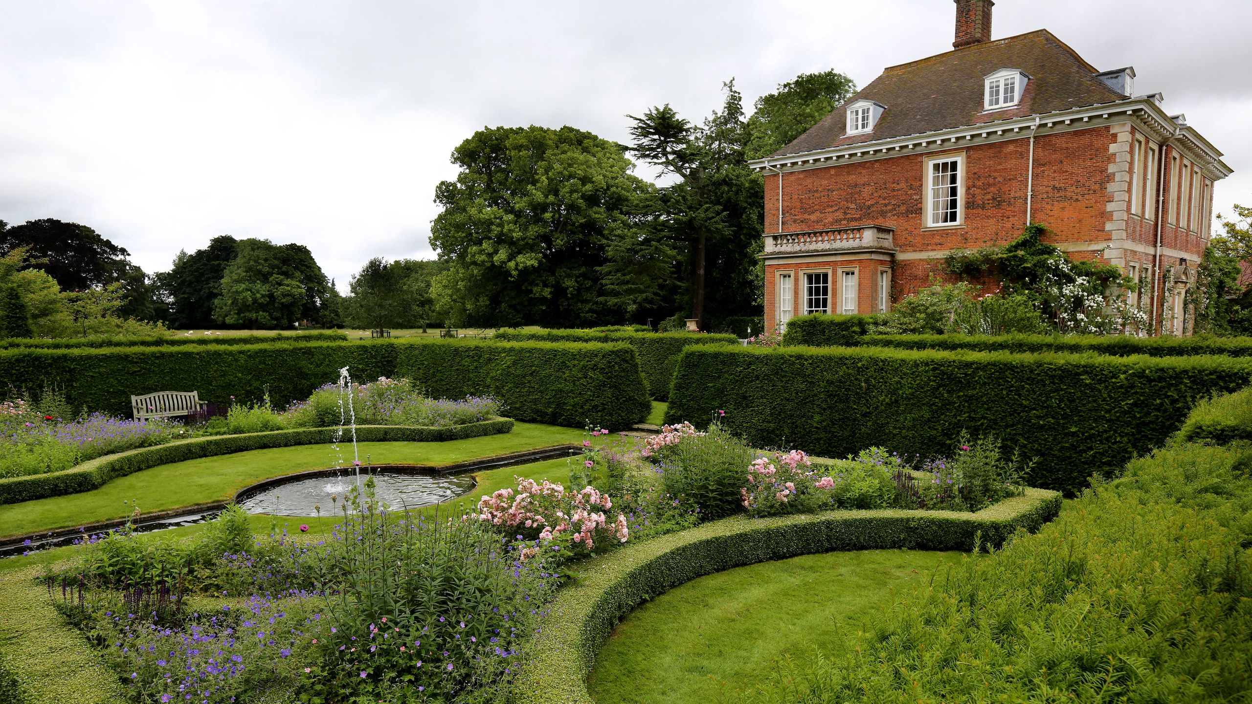 Image may contain: Garden, Nature, Outdoors, Grass, Plant, Fence, Hedge, Bench, Furniture, Architecture, and Building