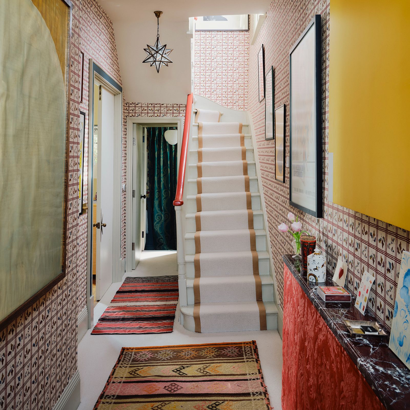 Imaginative ways to decorate the hall of a Victorian terraced house