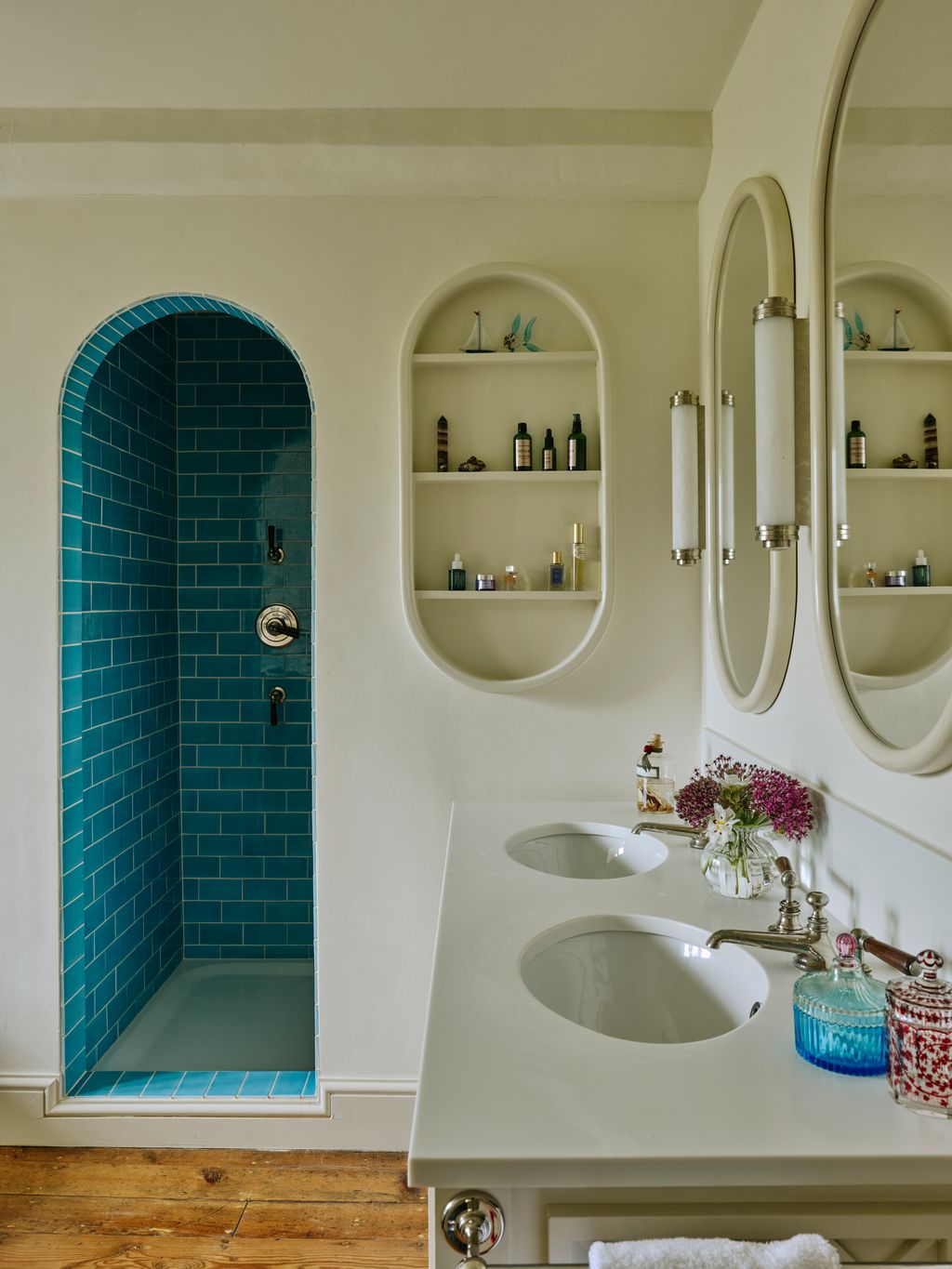 Image may contain Sink Sink Faucet Indoors Interior Design Bathing Bathtub Person and Tub