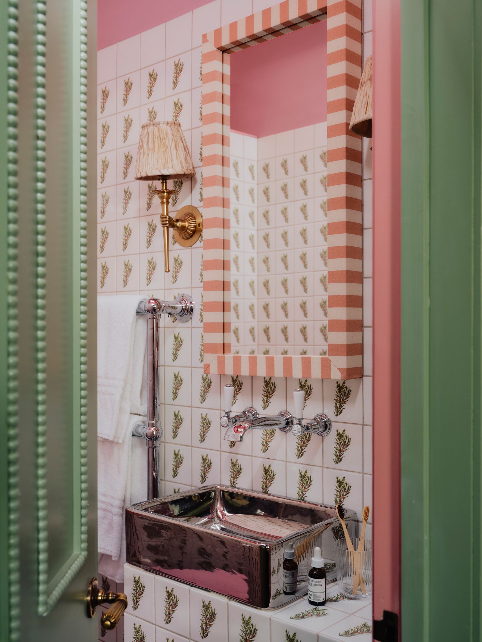 The bathroom in suite no.2