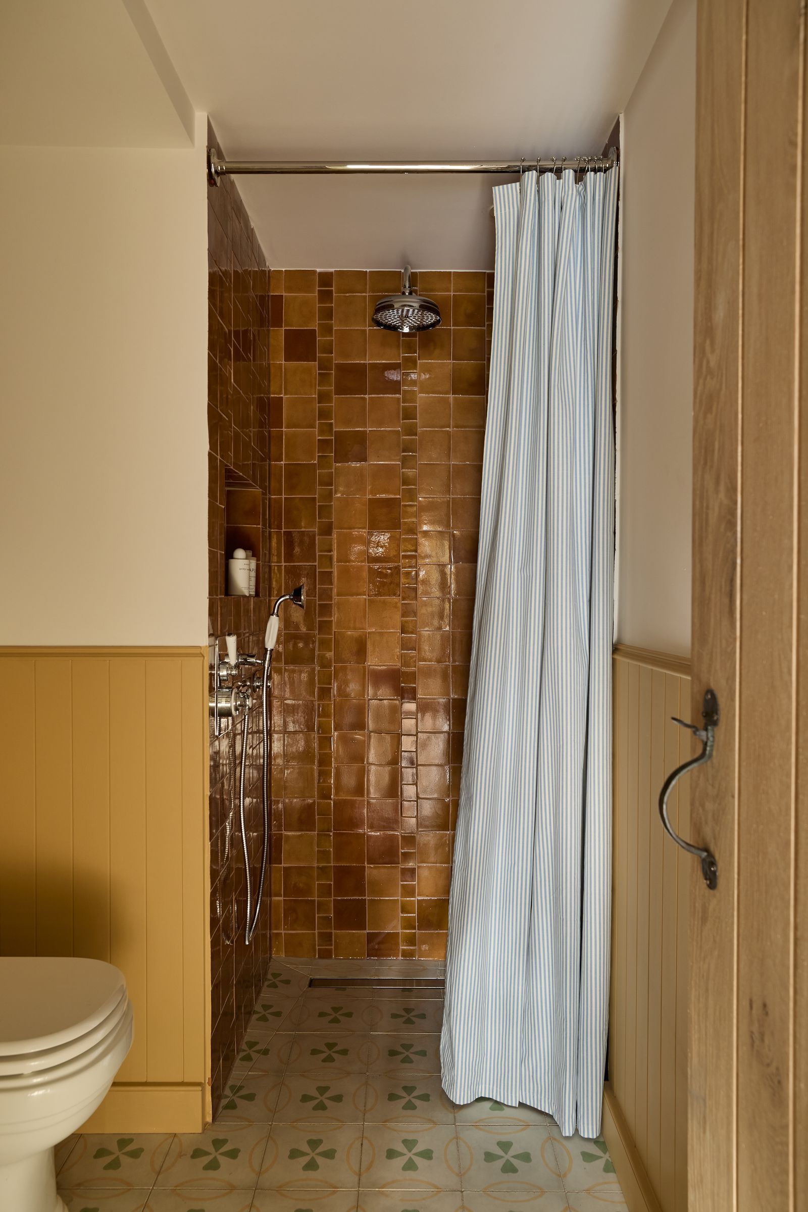 The bathroom of a 16thcentury cottage decorated by Holly Vaughan of Vaughan Design.