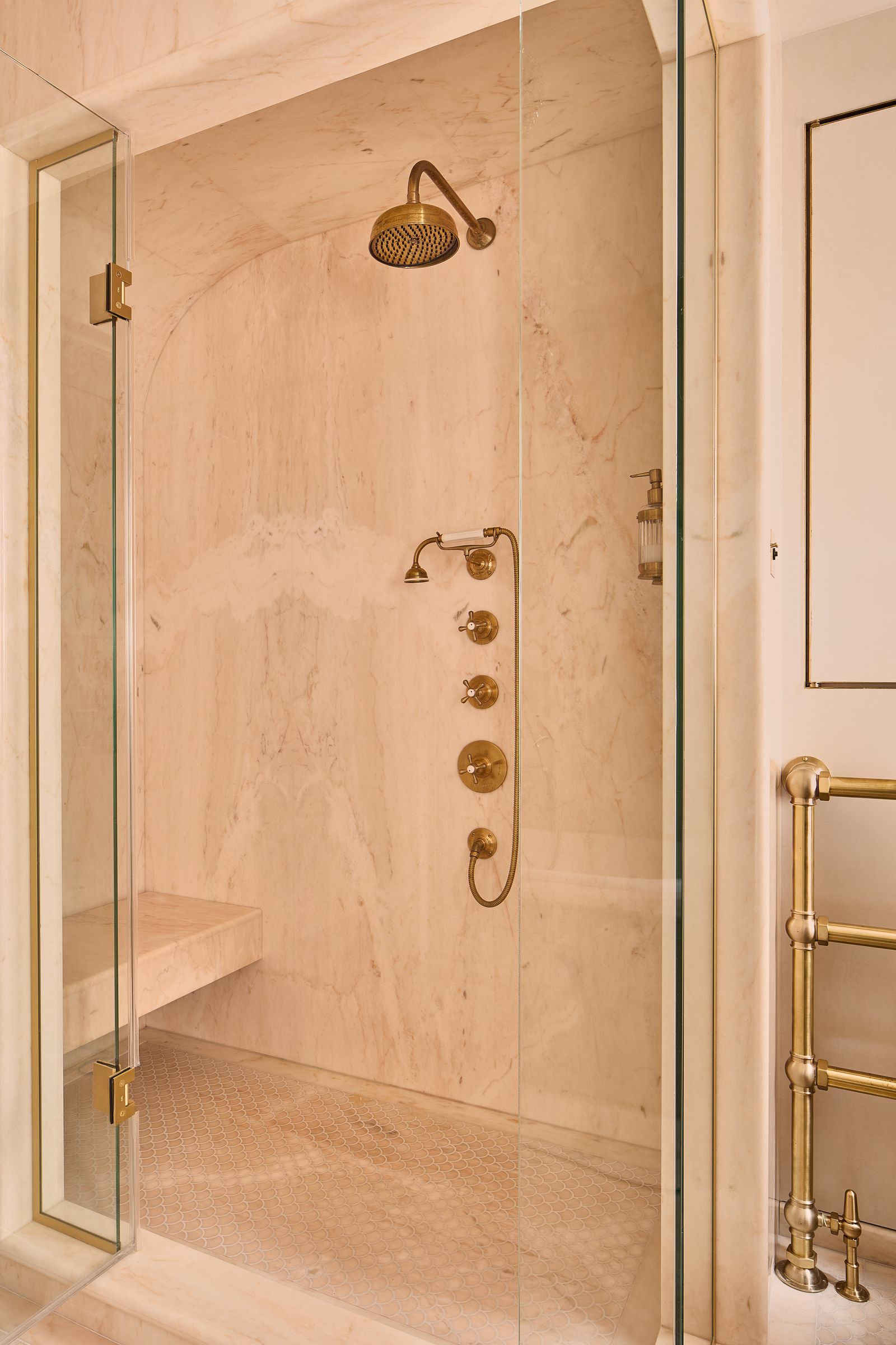 Seven ideas to steal from Kate Moss' ultrastylish bathroom