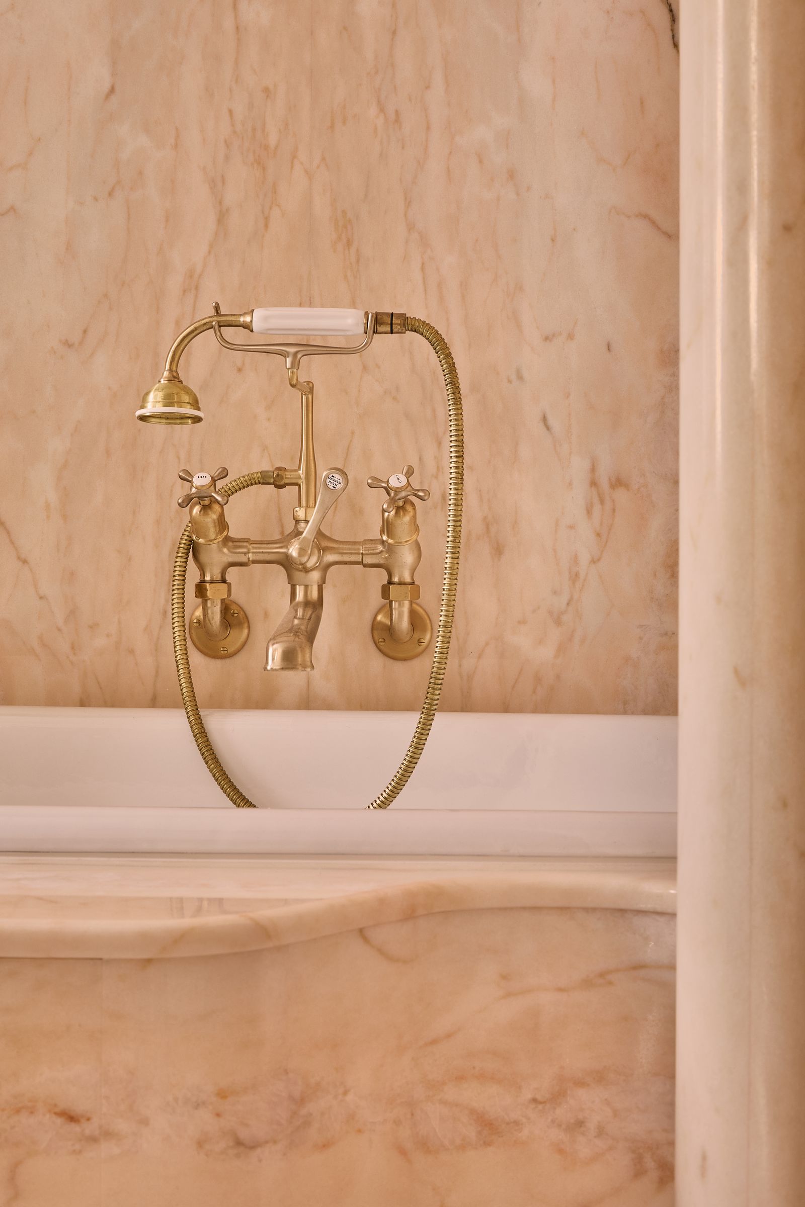 Seven ideas to steal from Kate Moss' ultrastylish bathroom