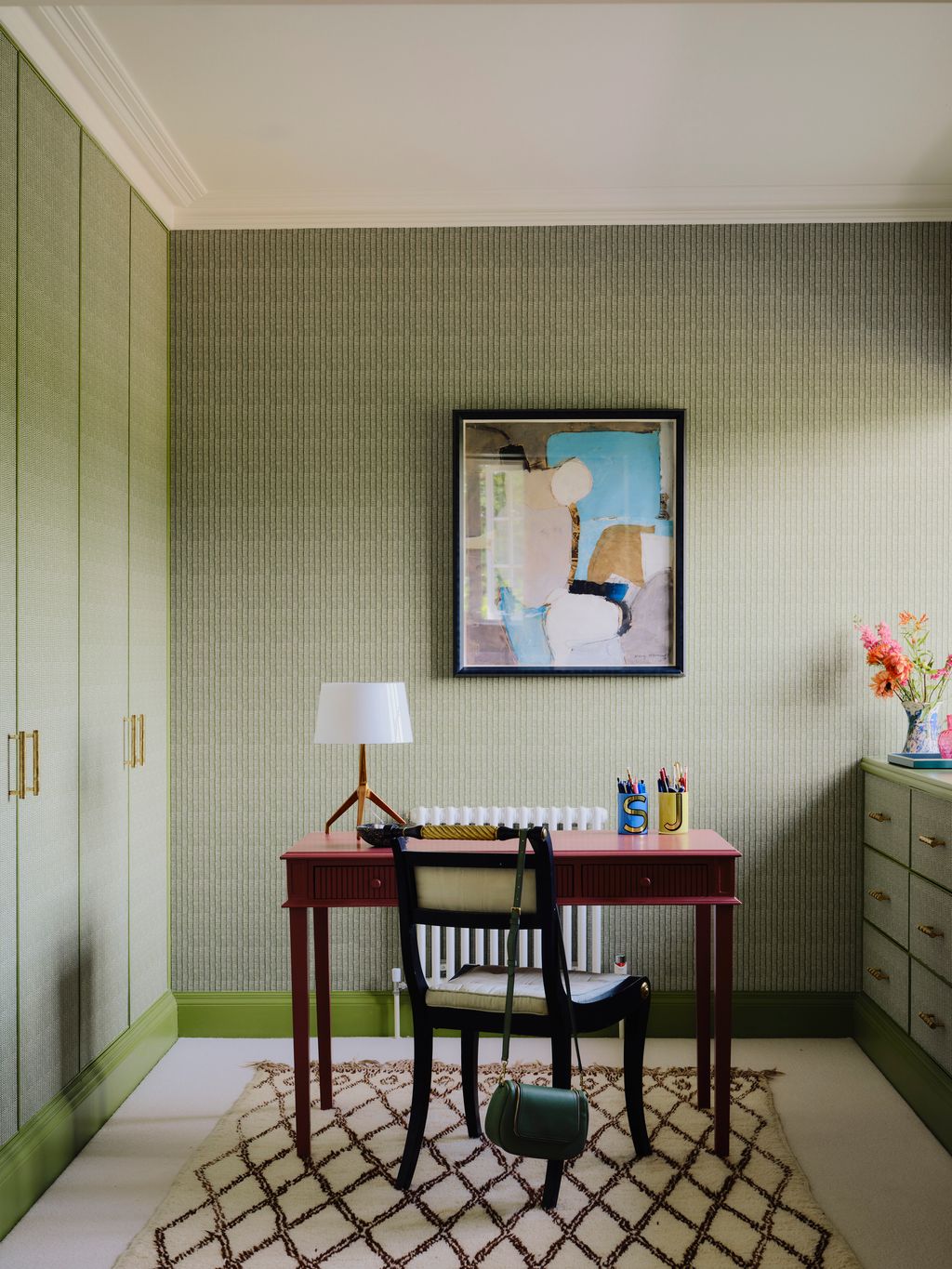 In the dressing room the walls are covered in a ‘Matches Grass fabric by Sarah Vanrenen.