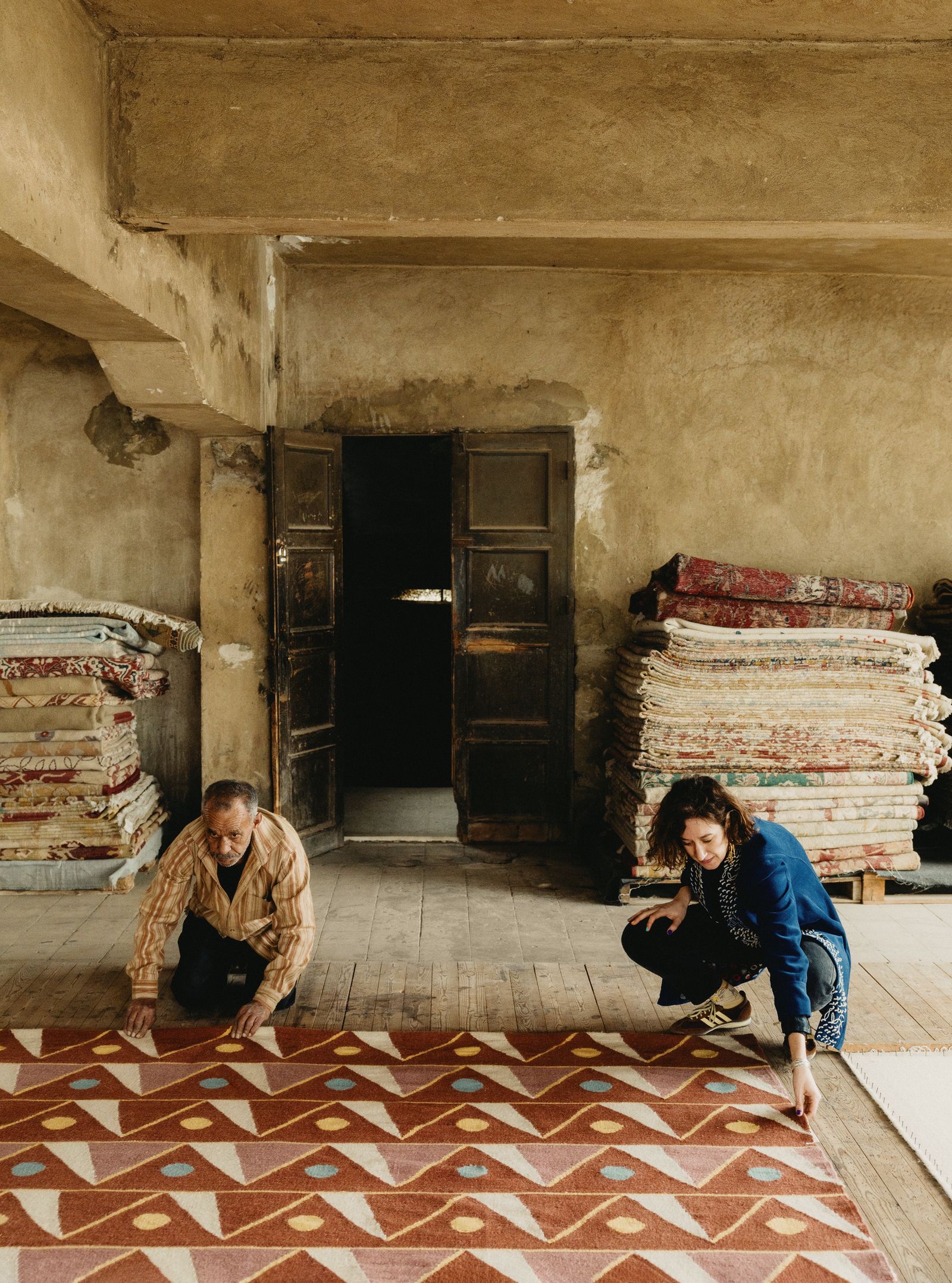 Cruz with Sayed Abdou at Kahhal Looms the carpet producer that Anūt Cairo collaborated with to bring its ‘Cheops rug to...