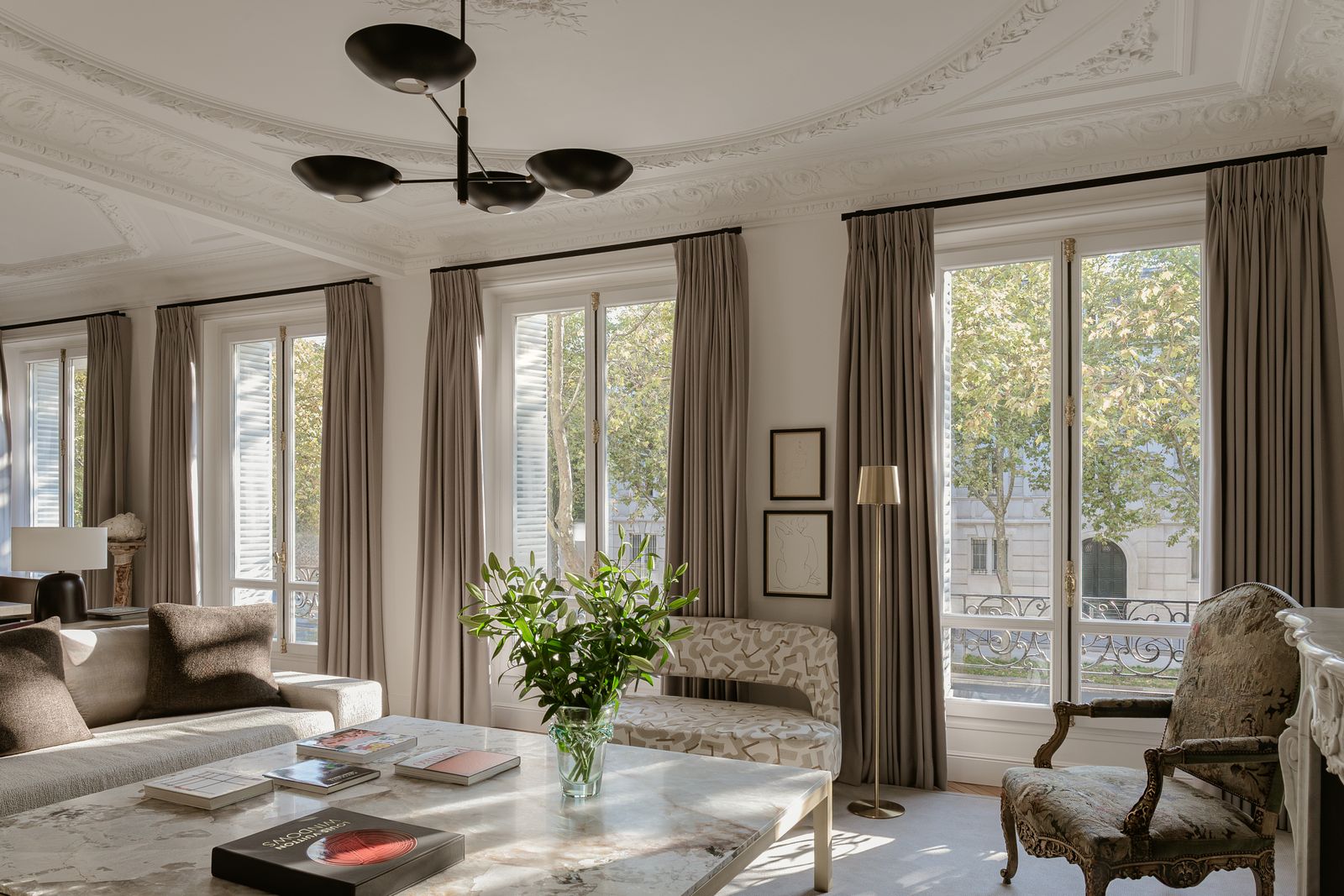 Allen Kirschs Haussmannian apartment in Paris sets the stage for his XXL Art living room with large french windows