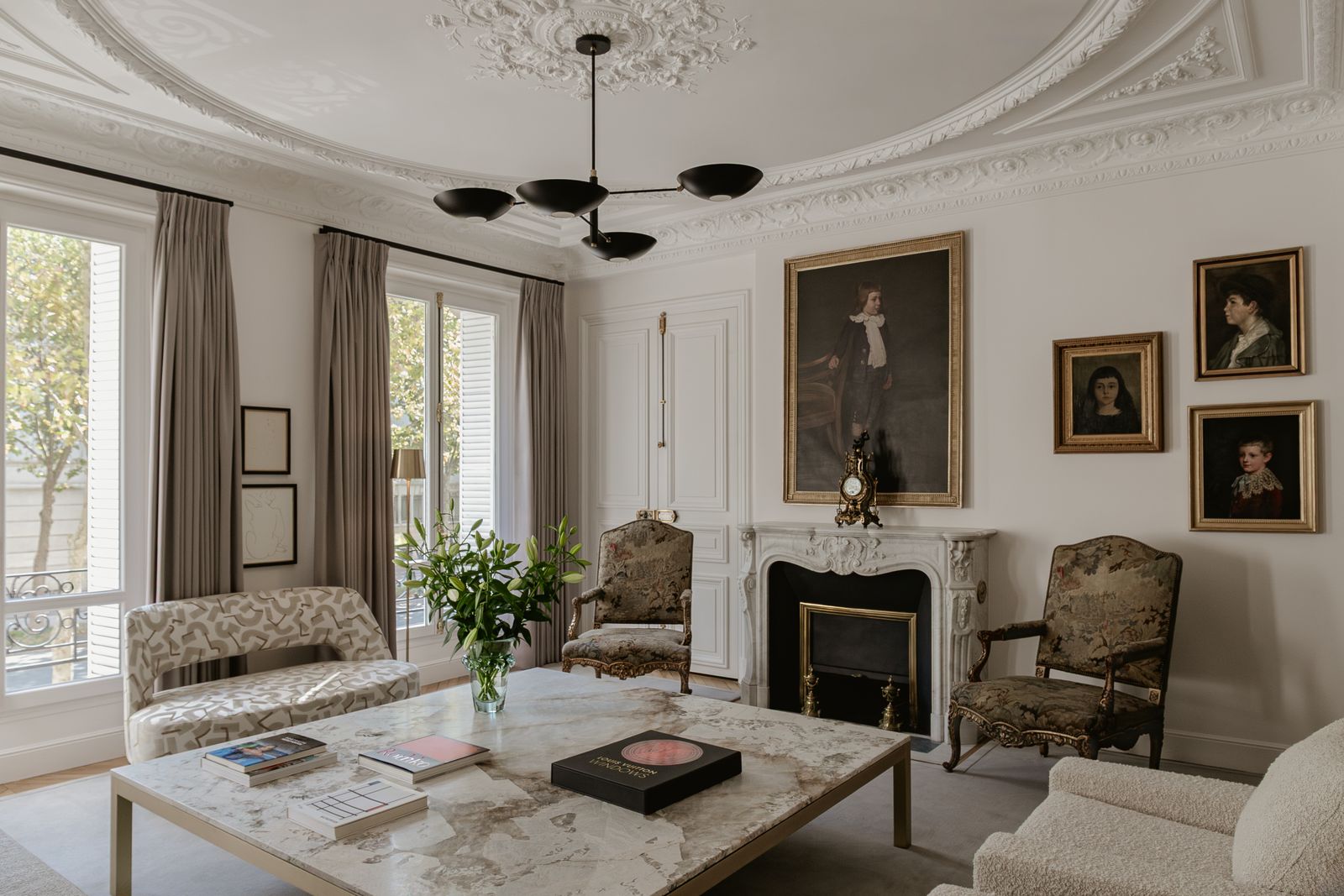 Allen Kirschs Haussmannian apartment in Paris sets the stage for his XXL Art white living room